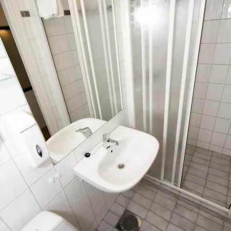 Nova Kurs & Konferanse מלון